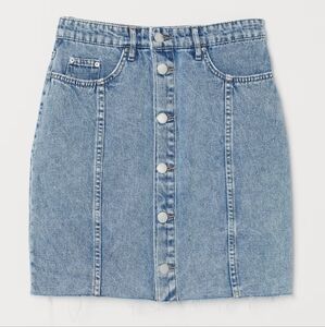 H&M Divided High‎ Waist Button Front Denim Mini Skirt Size 6 Blue Wash Raw Hem